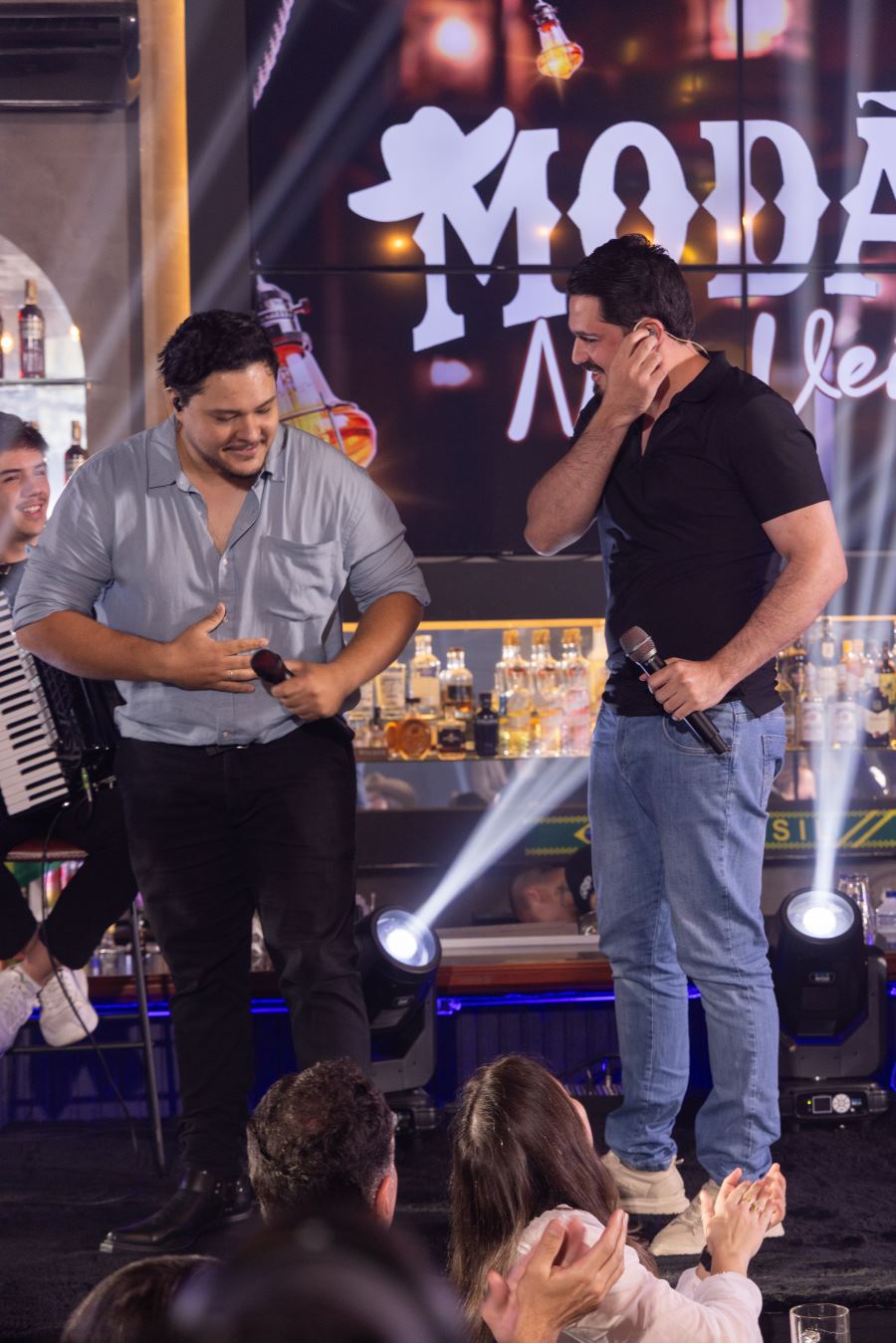 Zé Vitor e Marcelo durante show
